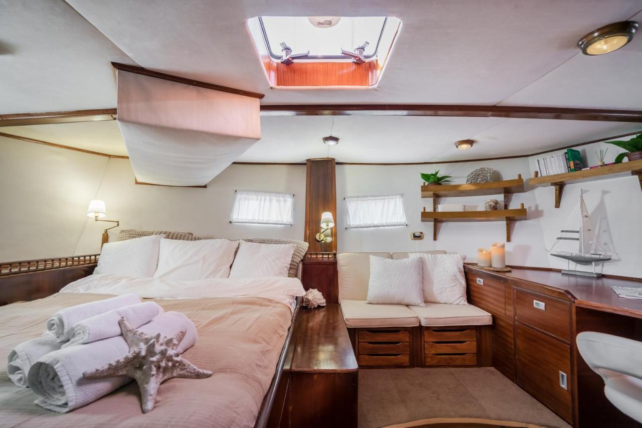 Spacious Yacht Hotel Barcelona City Center 5 Cabins Exterior foto