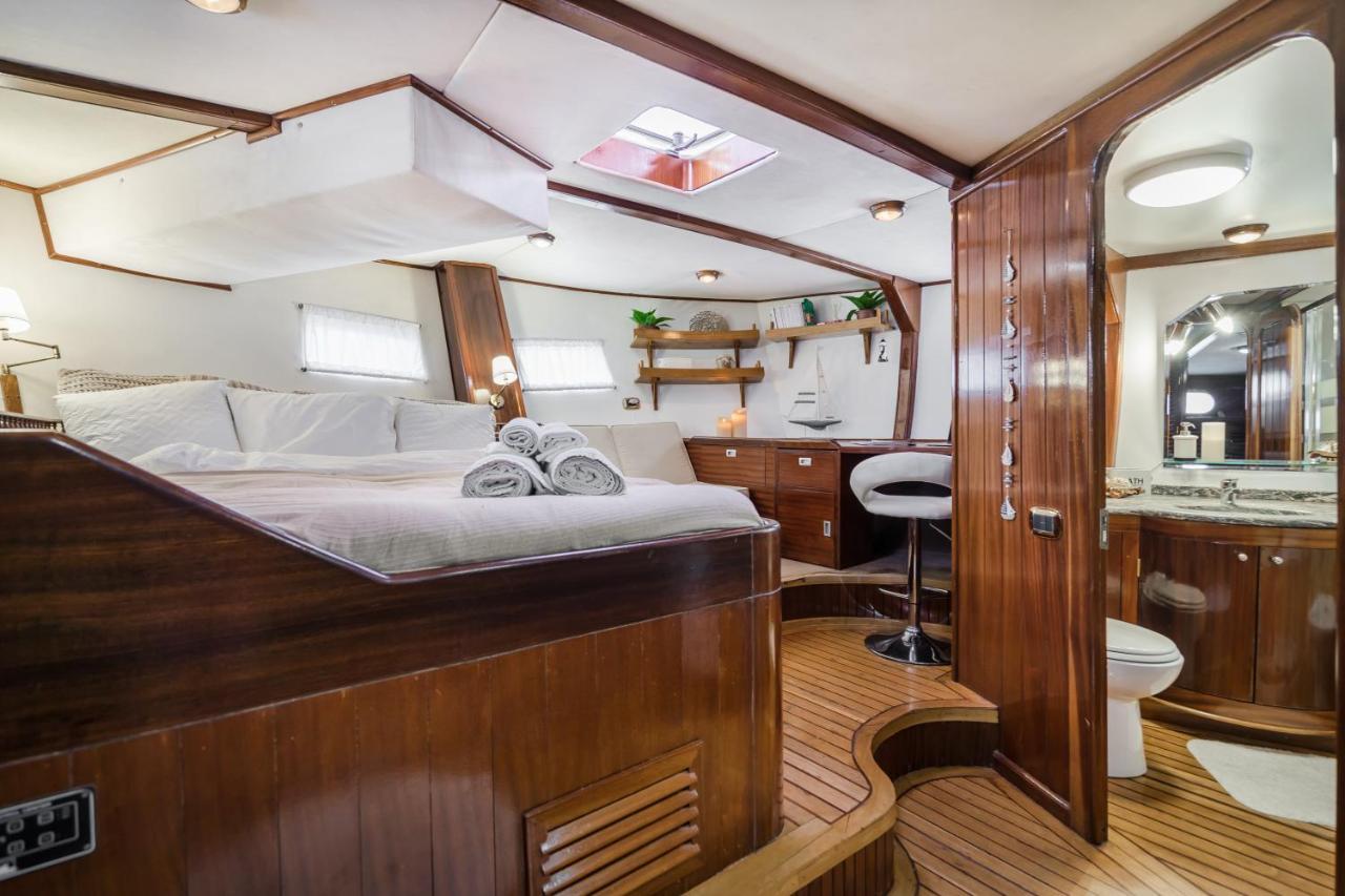 Spacious Yacht Hotel Barcelona City Center 5 Cabins Exterior foto