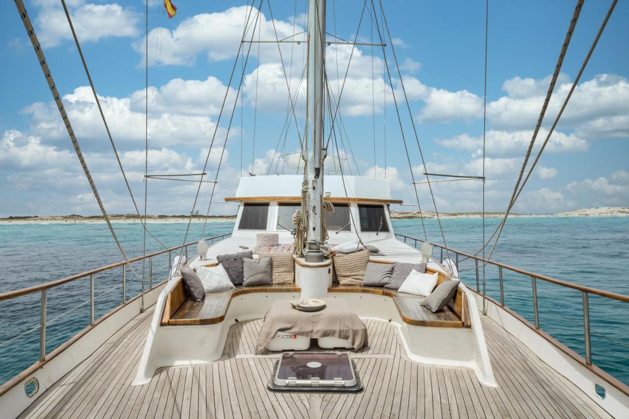 Spacious Yacht Hotel Barcelona City Center 5 Cabins Exterior foto