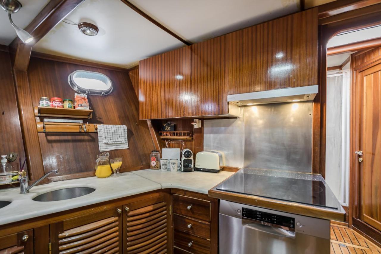 Spacious Yacht Hotel Barcelona City Center 5 Cabins Exterior foto