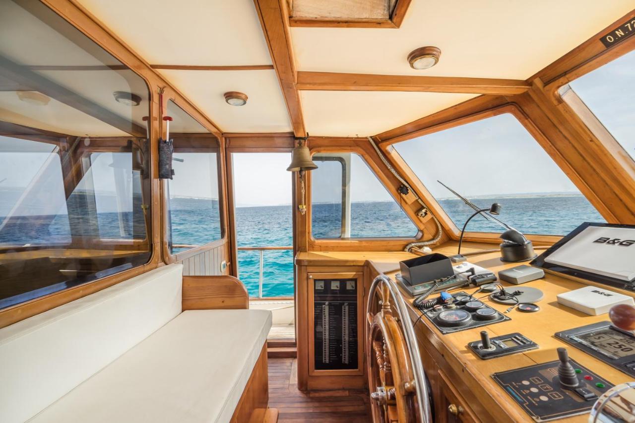 Spacious Yacht Hotel Barcelona City Center 5 Cabins Exterior foto