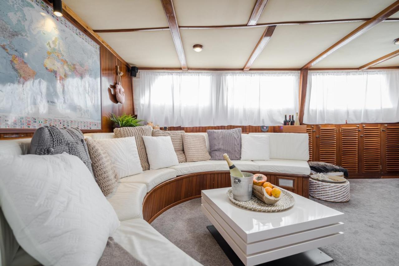 Spacious Yacht Hotel Barcelona City Center 5 Cabins Exterior foto
